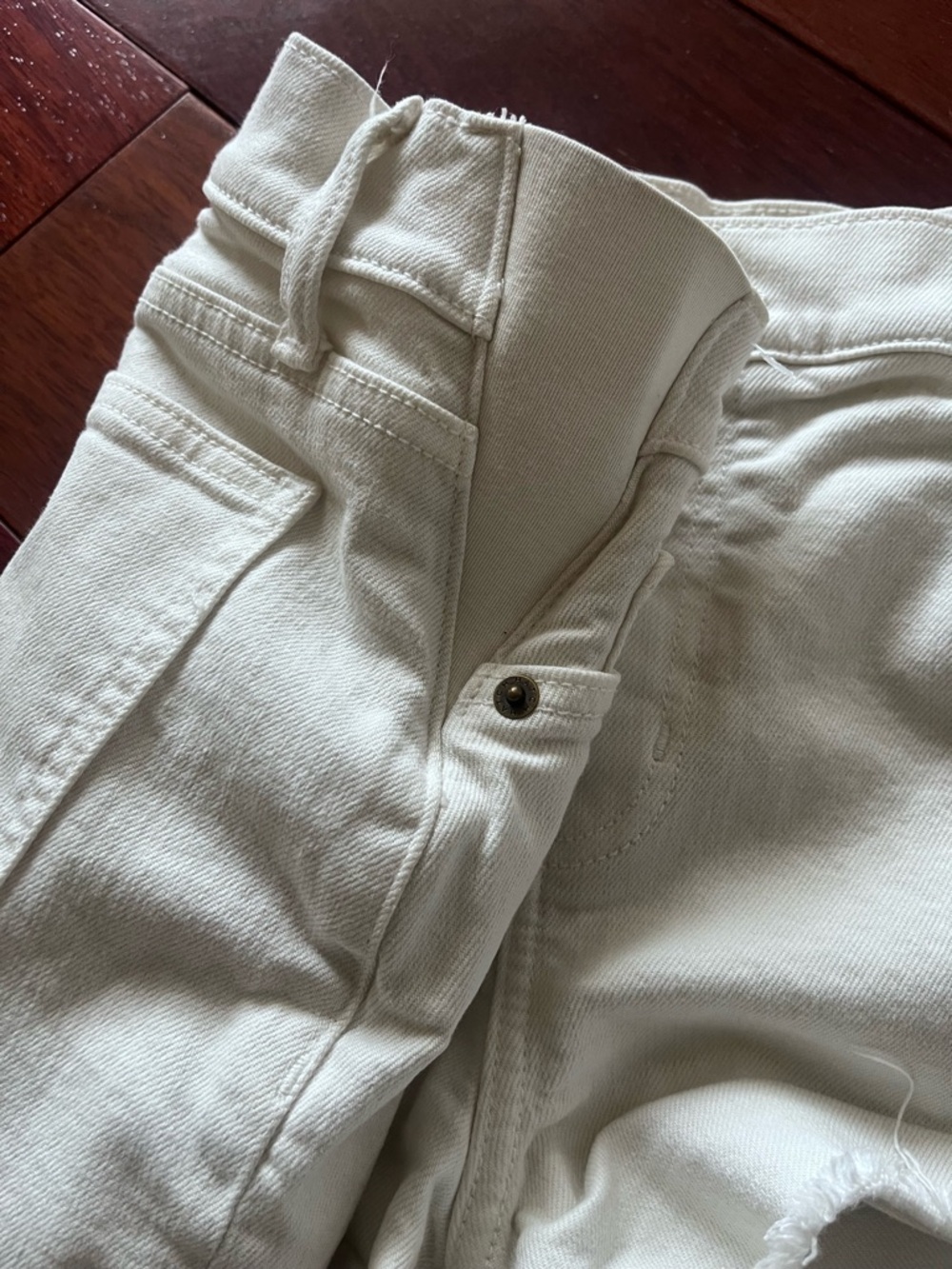 HATCH, The Cut Off Denim Maternity Short - Picture 4 of 4